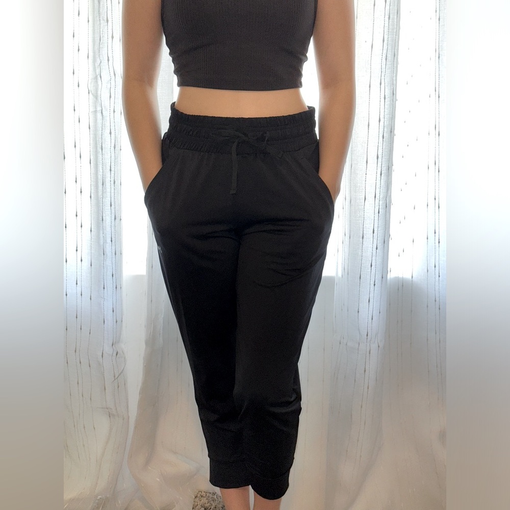 Black Under Armor Athletic Joggers (size SM/P/CH)